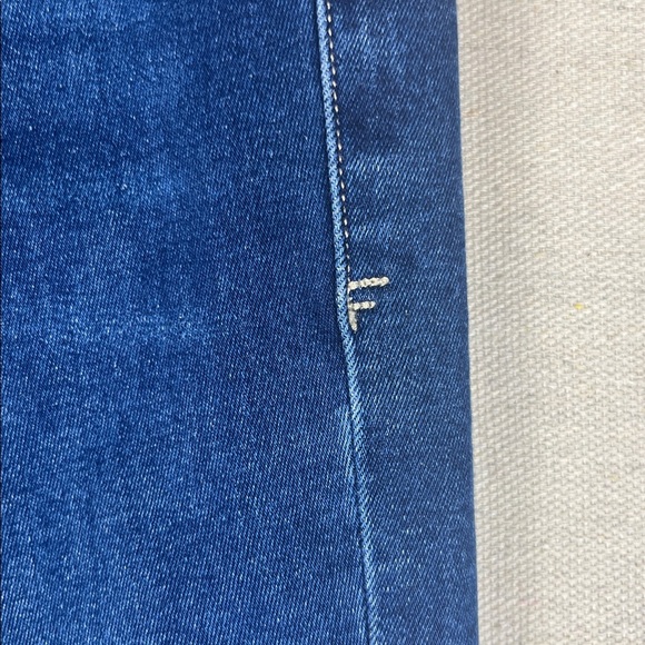 Frame Le Crop Mini Boot Jean with raw hem
Size: 32 - Picture 6 of 7